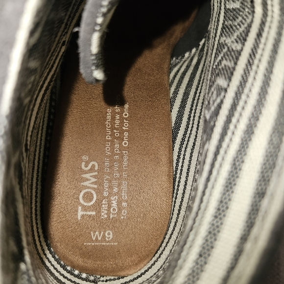 TOMS Dark Gray Suede Comfort Wedge Booties Shoes Women’s Size 9 Fall Boots - Picture 6 of 10
